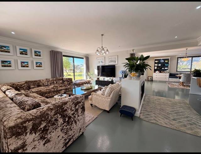 6 BEDROOM HOUSE FOR SALE IN BLUE HILLS EQUESTRIAN ESTATE